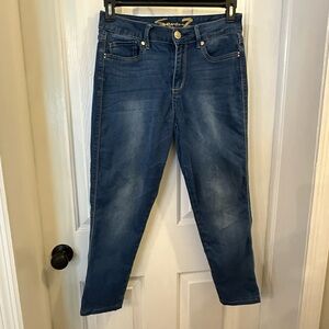 Seven7 High Rise Blue Jeans with Classic Denim Look
